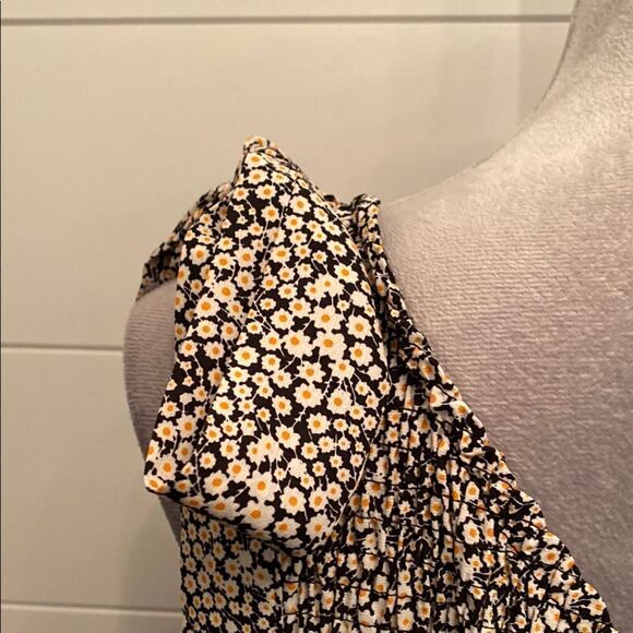 Asymmetrical Elegant One-Shoulder Daisy Floral Dress - Picture 8 of 9